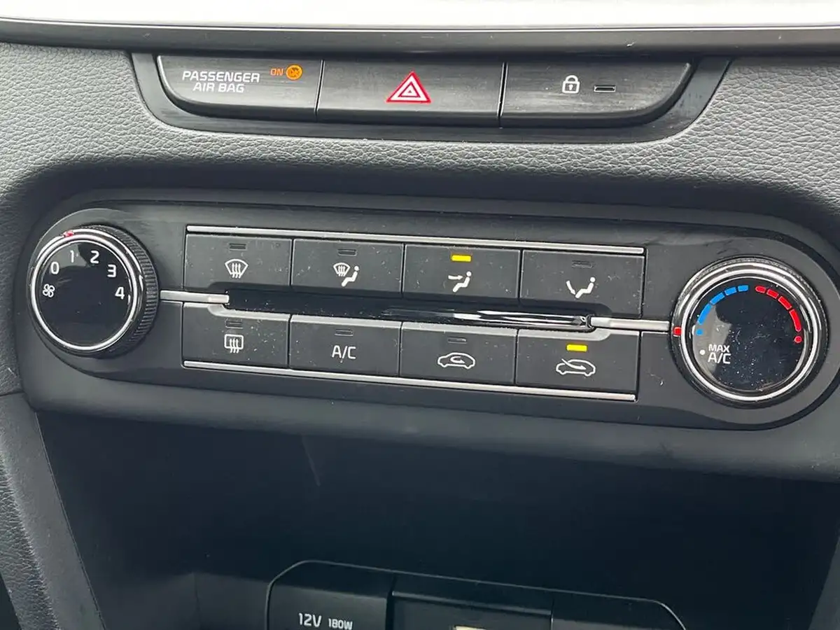 2023-kia-ceed-15-t-gdi-2-158bhp-hatchback-big-21