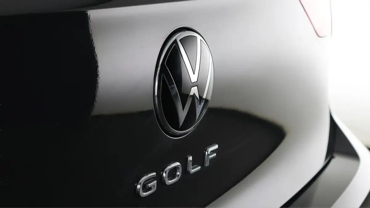2022-volkswagen-golf-15-tsi-life-150ps-hatchback-big-20