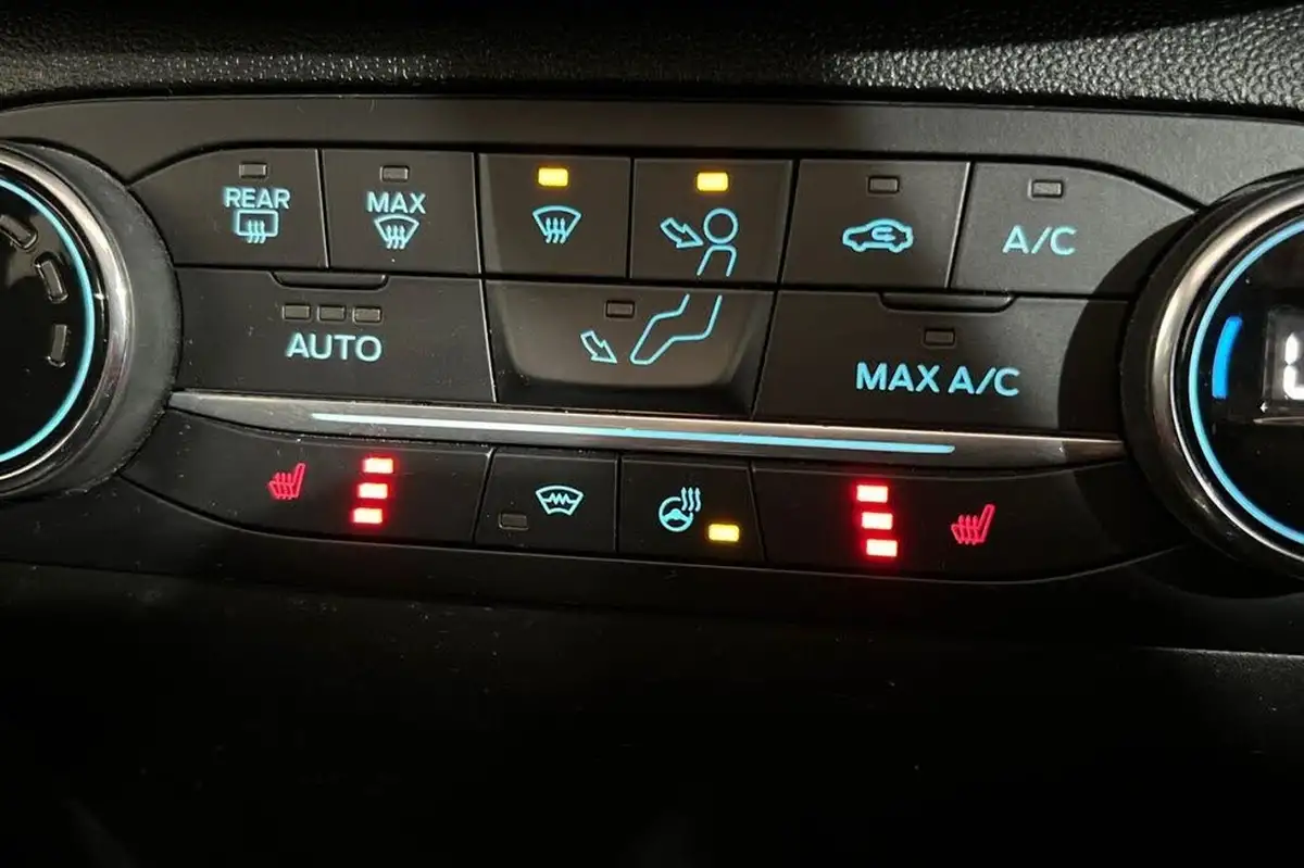 2019-ford-fiesta-10t-vignale-125ps-5d-big-21