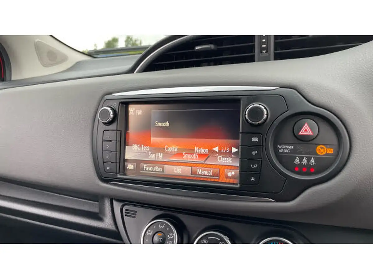 2016-toyota-yaris-133-icon-vvt-i-5d-big-27