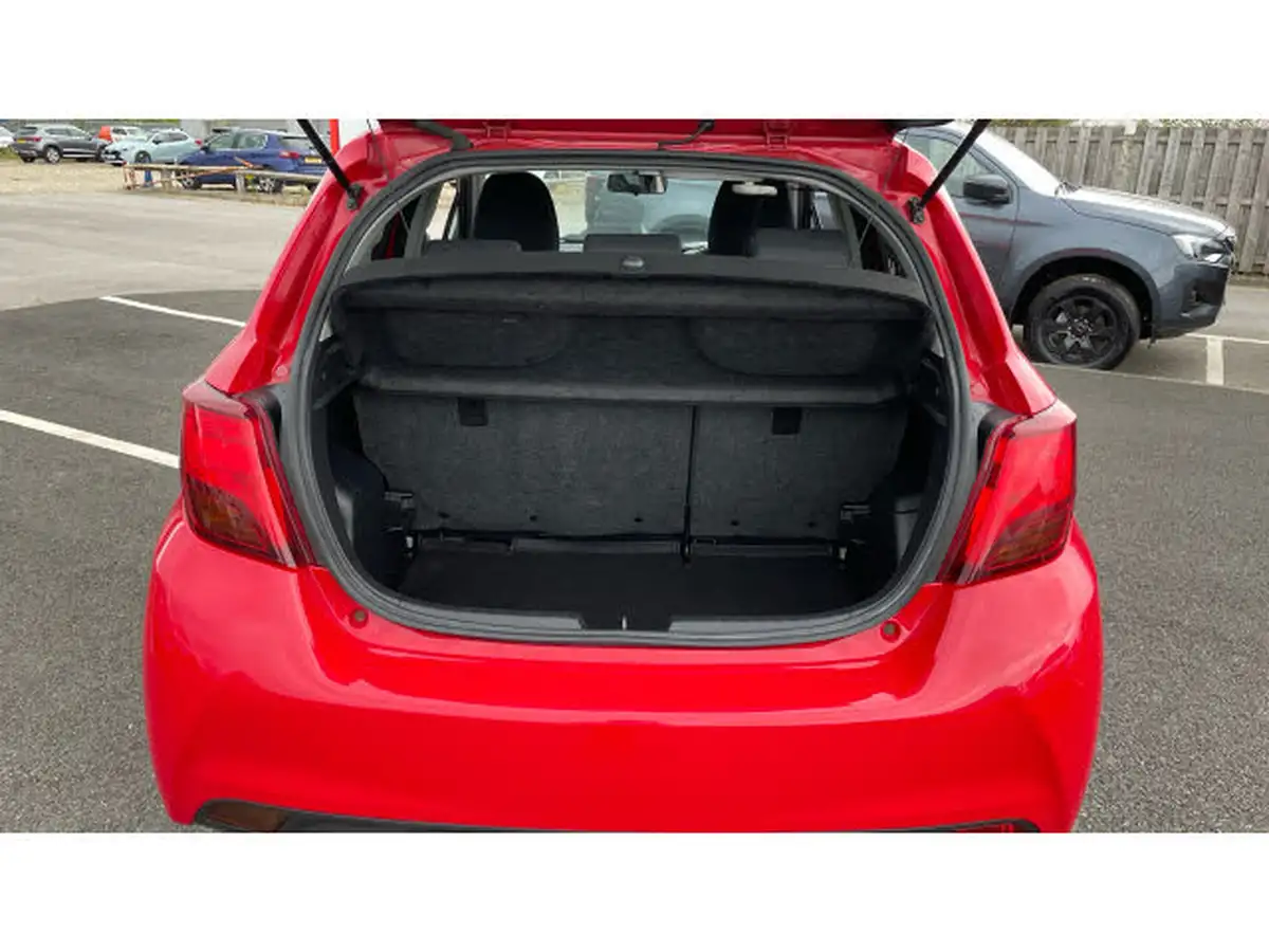 2016-toyota-yaris-133-icon-vvt-i-5d-big-3