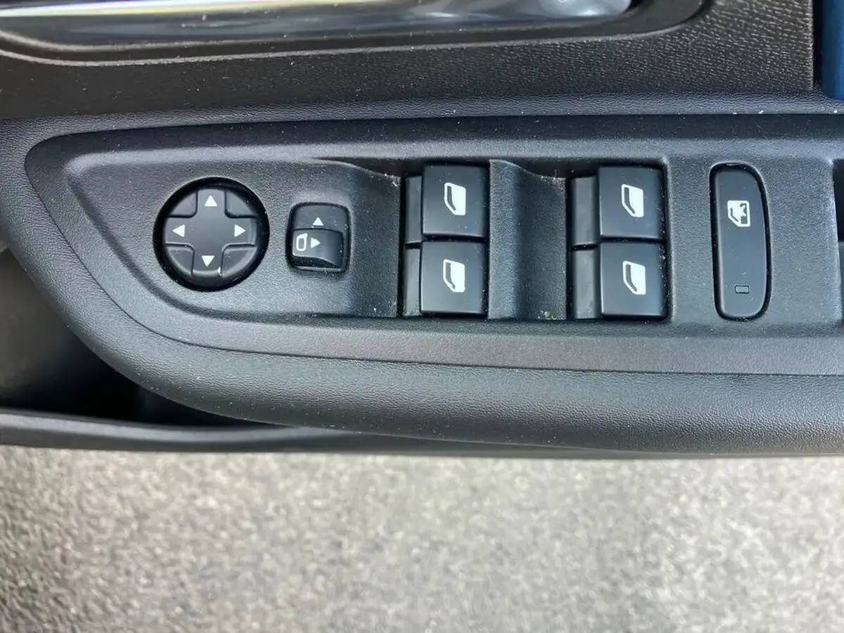 2022-citroen-c4-e-shine-plus-big-20