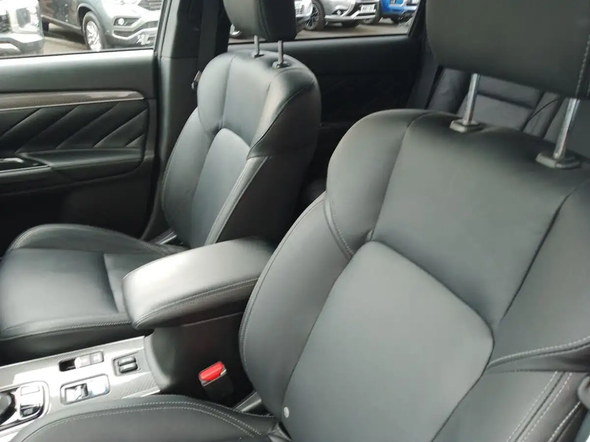 2019-mitsubishi-outlander-24-dynamic-phev-big-35