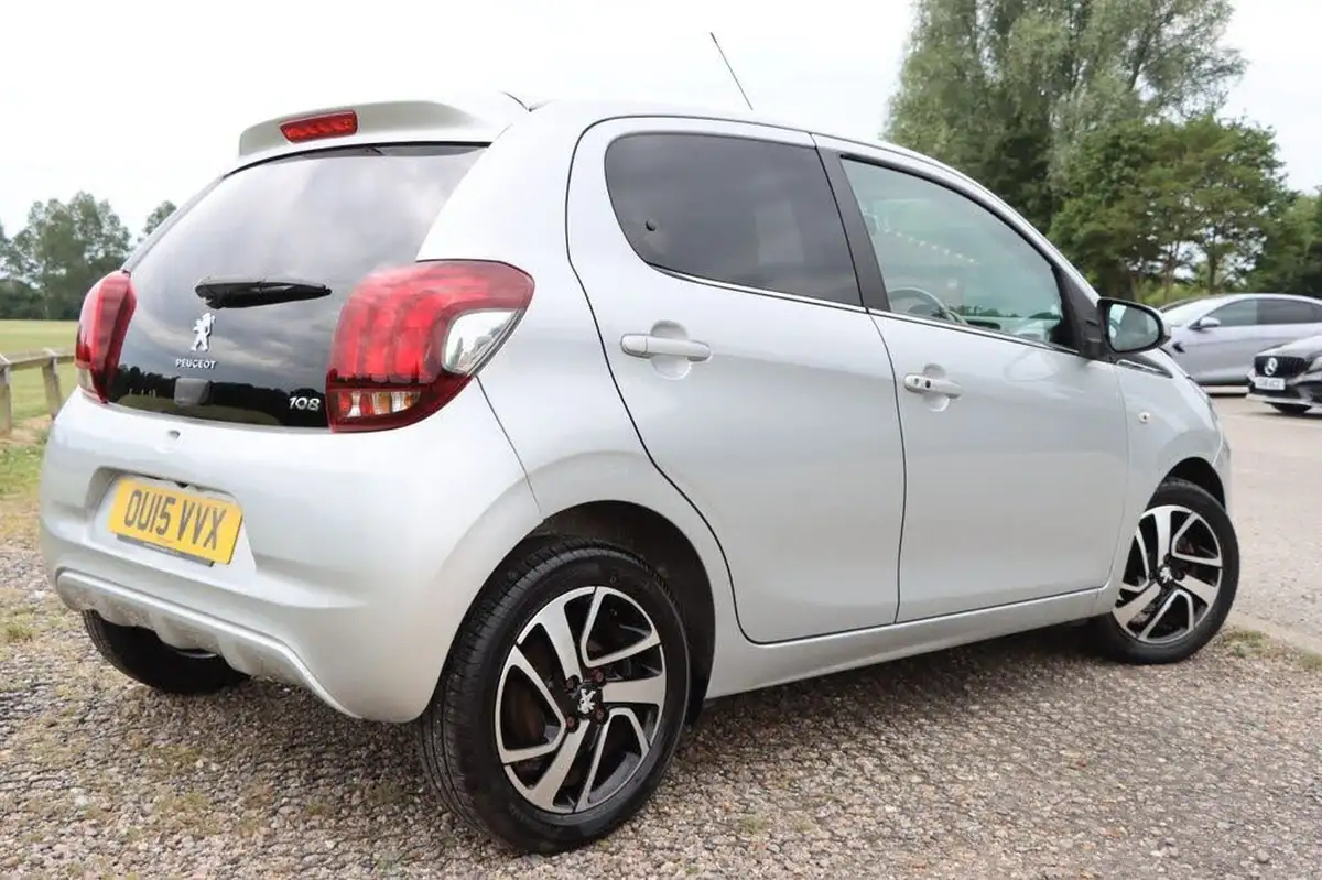 2015-peugeot-108-12-allure-vti-puretech-hatchback-5d-big-9