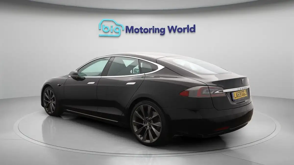 2020-tesla-model-s-e-long-range-big-5