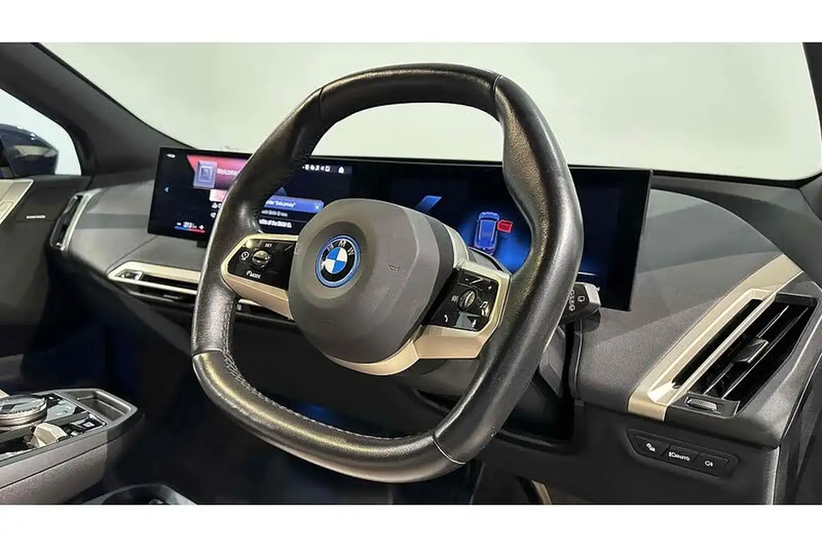 2022-bmw-ix-e-xdrive-40-m-sport-big-34