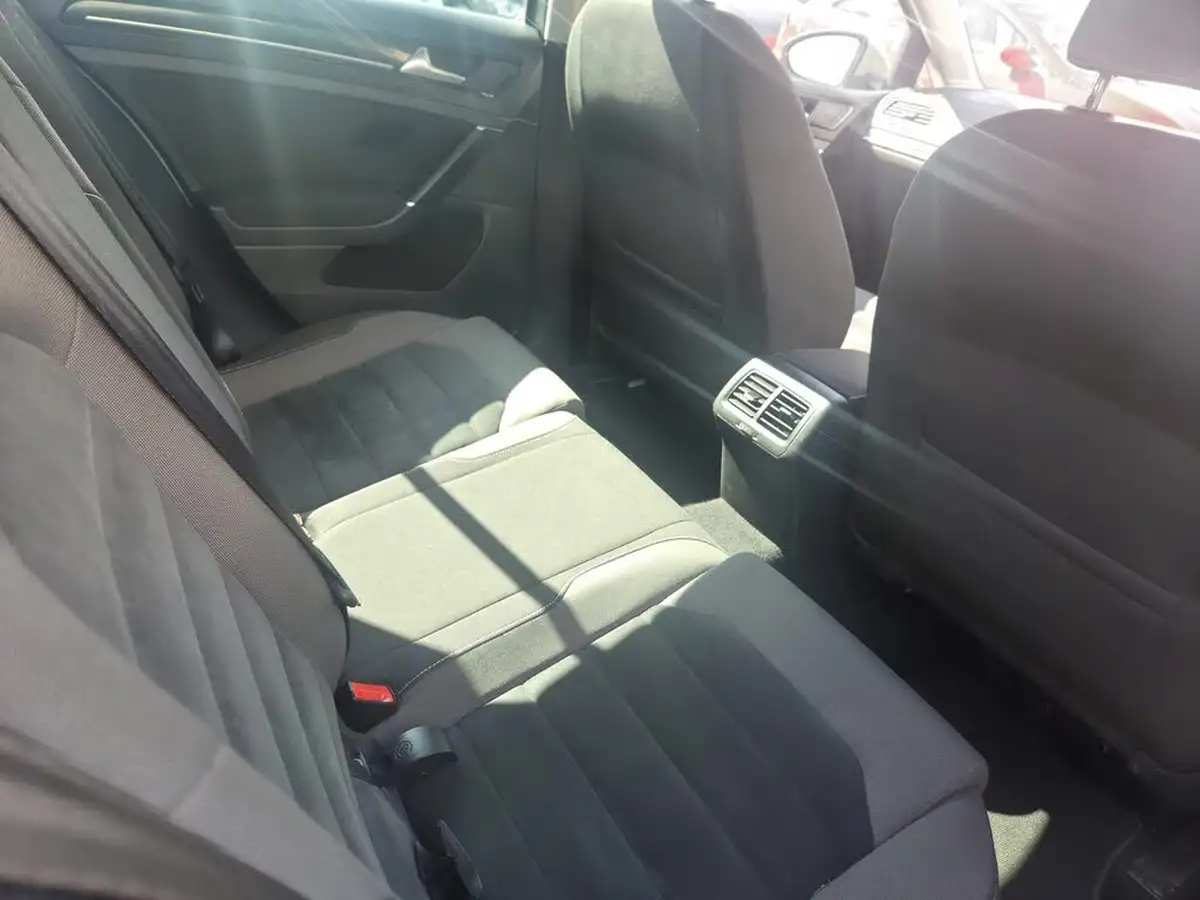 2013-volkswagen-golf-20tdi-gt-ss-hatchback-5d-big-18