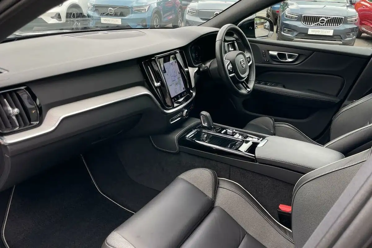 2021-volvo-s60-20-t8-r-design-455bhp-big-25
