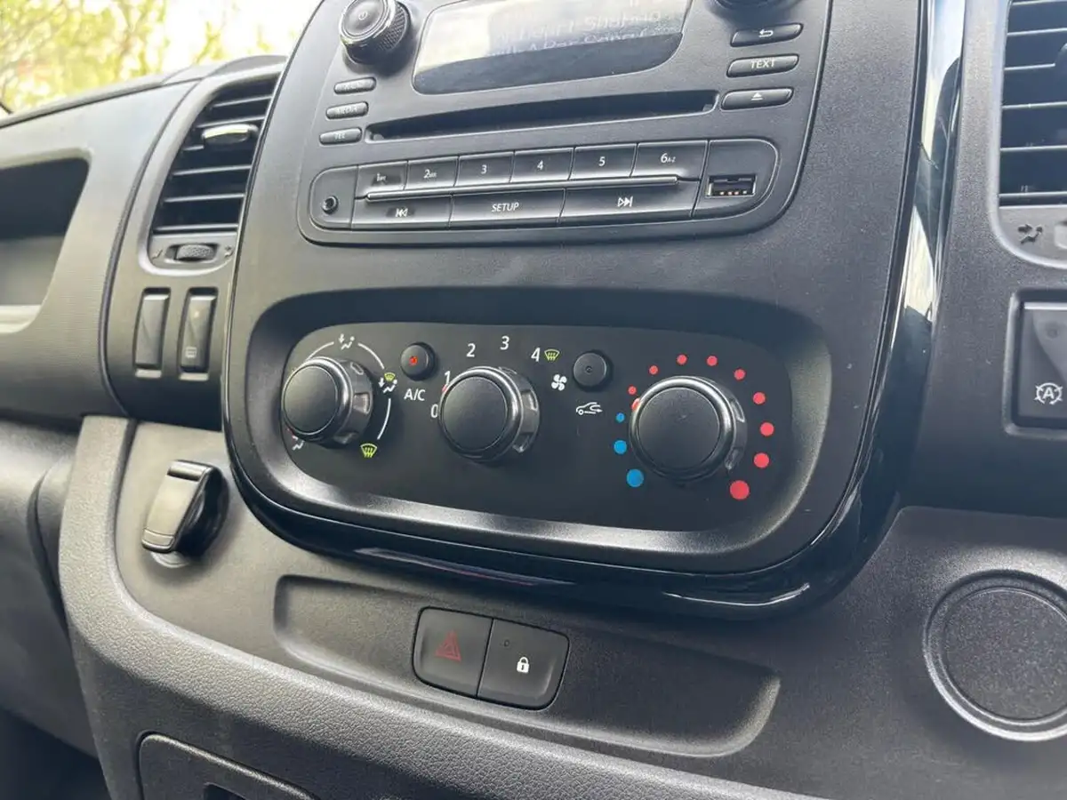 2018-vauxhall-vivaro-16cdti-sportive-2900-l2h1-125pseu6-biturbo-ss-ecotec-panel-big-23