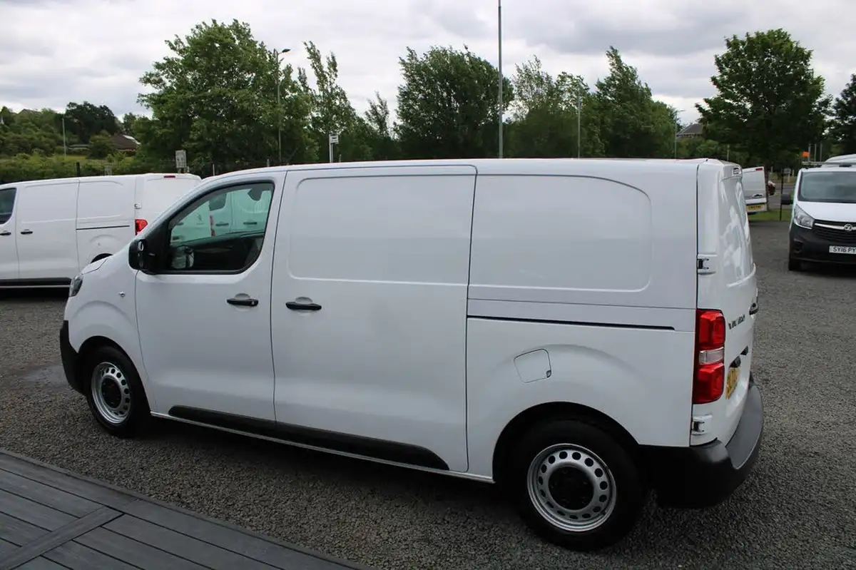 2023-vauxhall-vivaro-15td-2700-l1h1-dynamic-120pseu6d-big-7