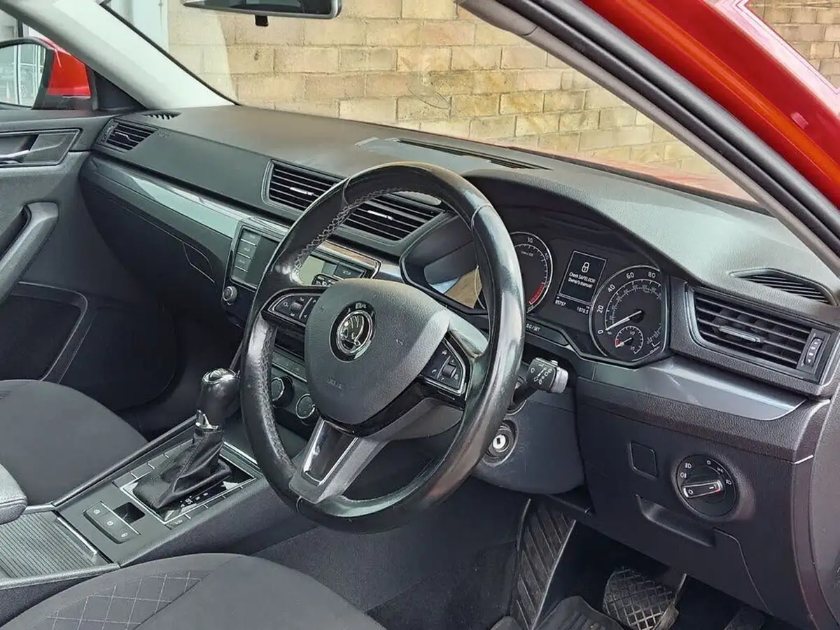 2016-skoda-superb-16tdi-hatchback-dsg-big-4