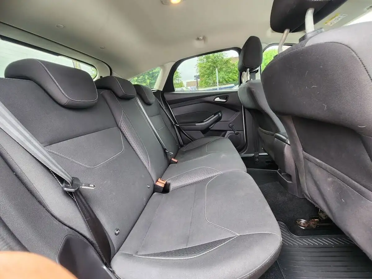2014-ford-focus-16tdci-zetec-115ps-ss-hatchback-big-21
