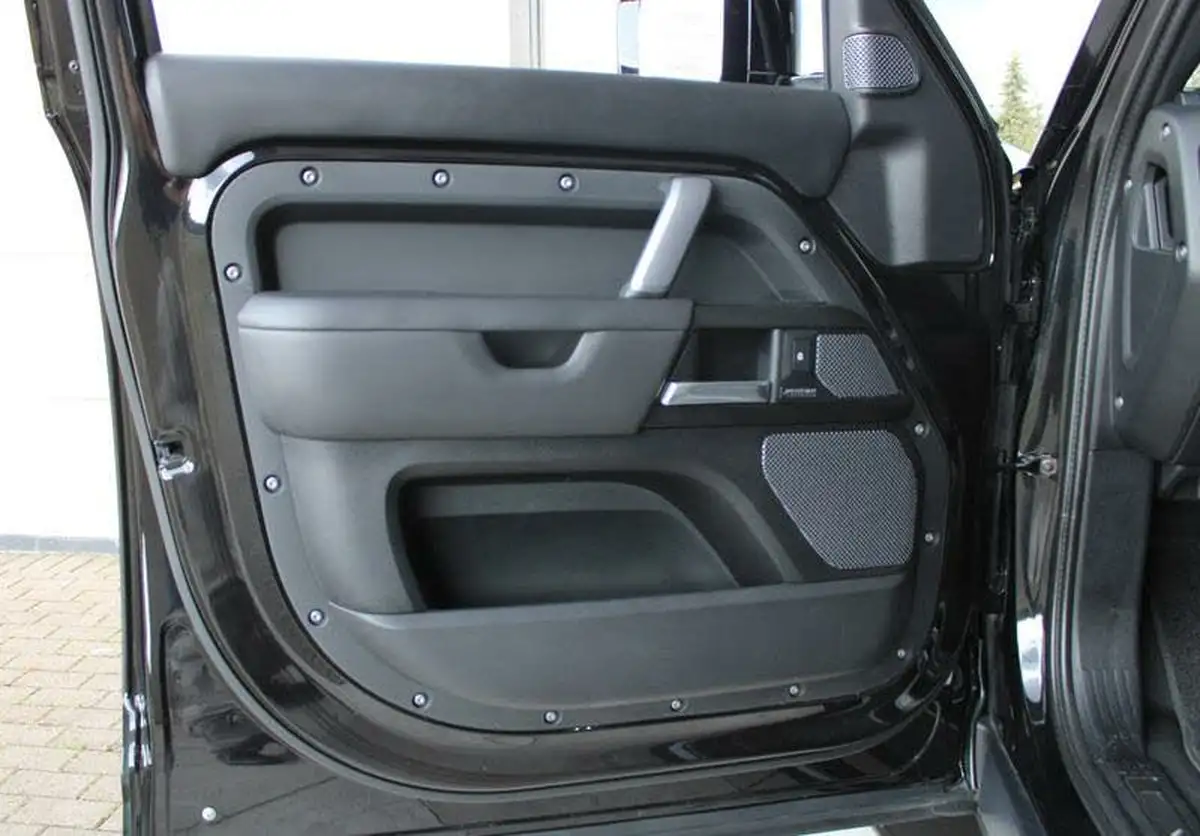2021-land-rover-110-defender-50-p525-v8-big-33
