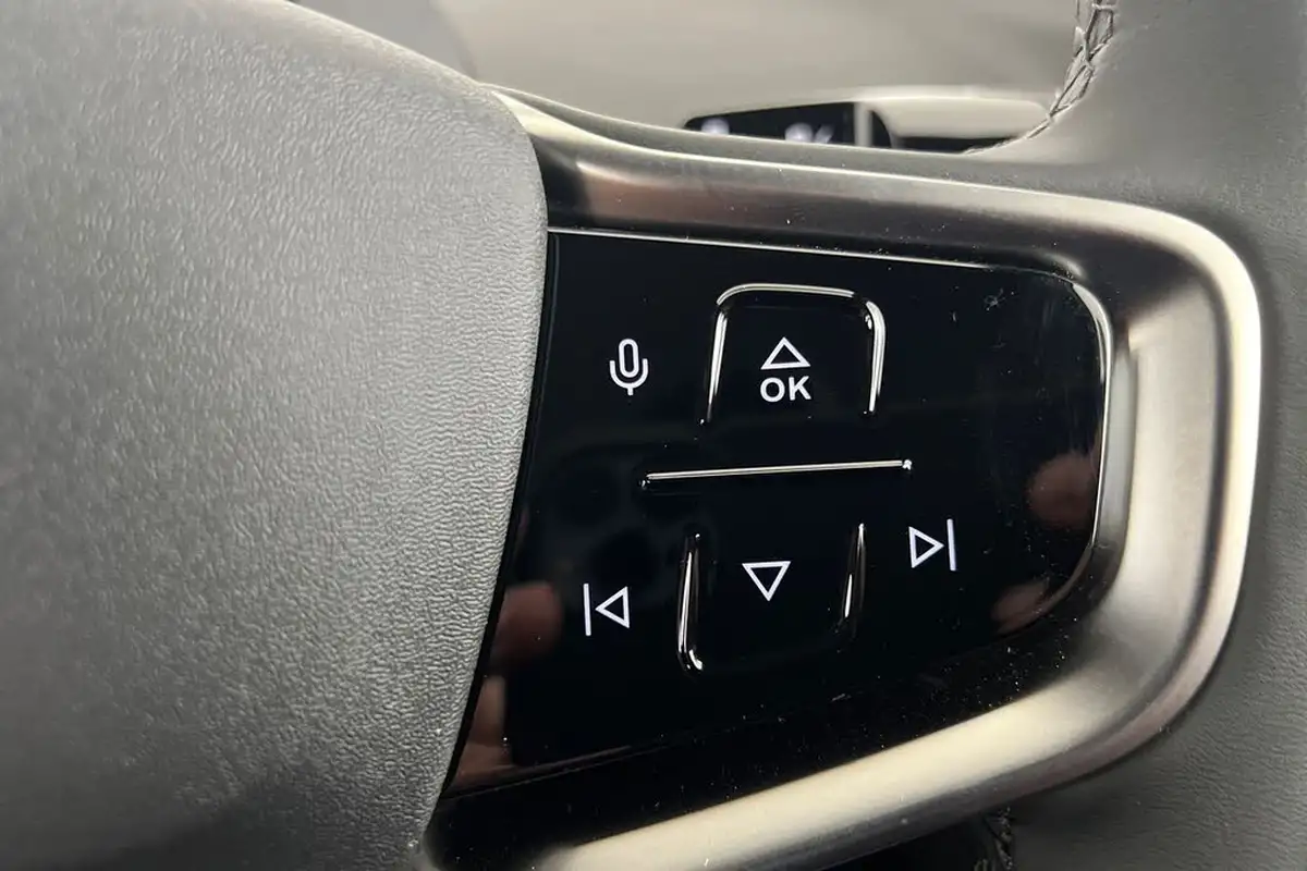 2025-volvo-ex30-e-single-motor-plus-extended-range-big-11