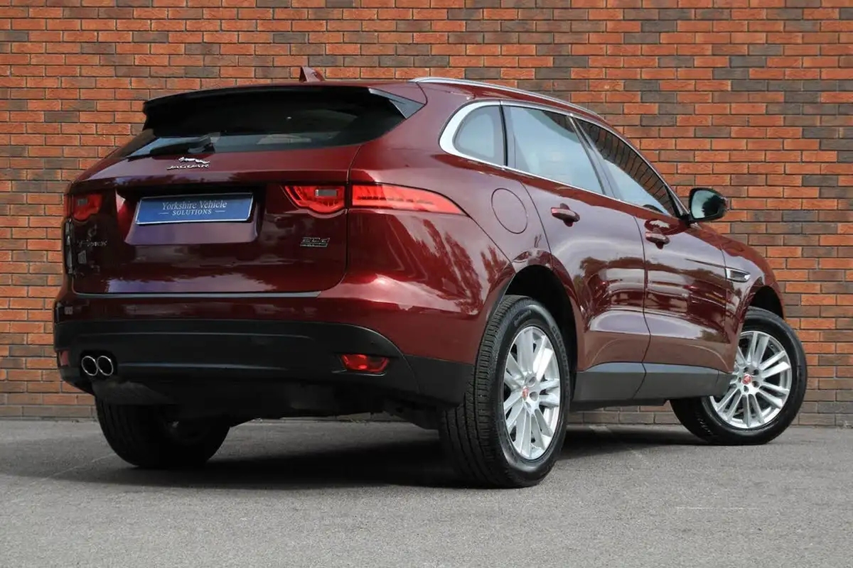 2016-jaguar-f-pace-20-i4d-portfolio-awd-auto-big-16