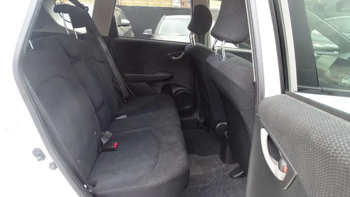 2013-honda-jazz-13-he-big-34