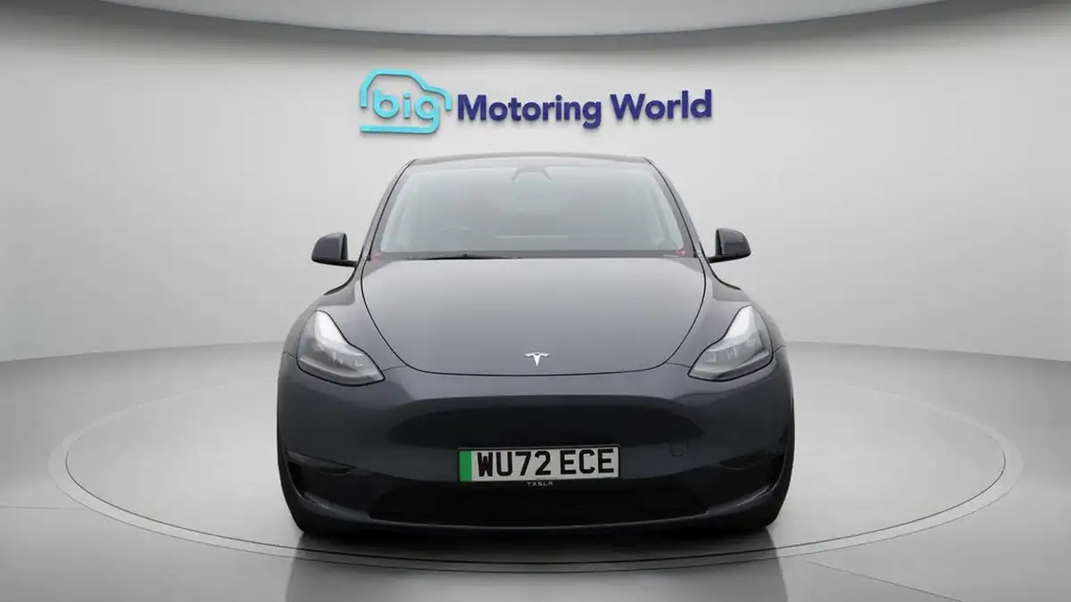 2022-tesla-model-y-e-long-range-big-2