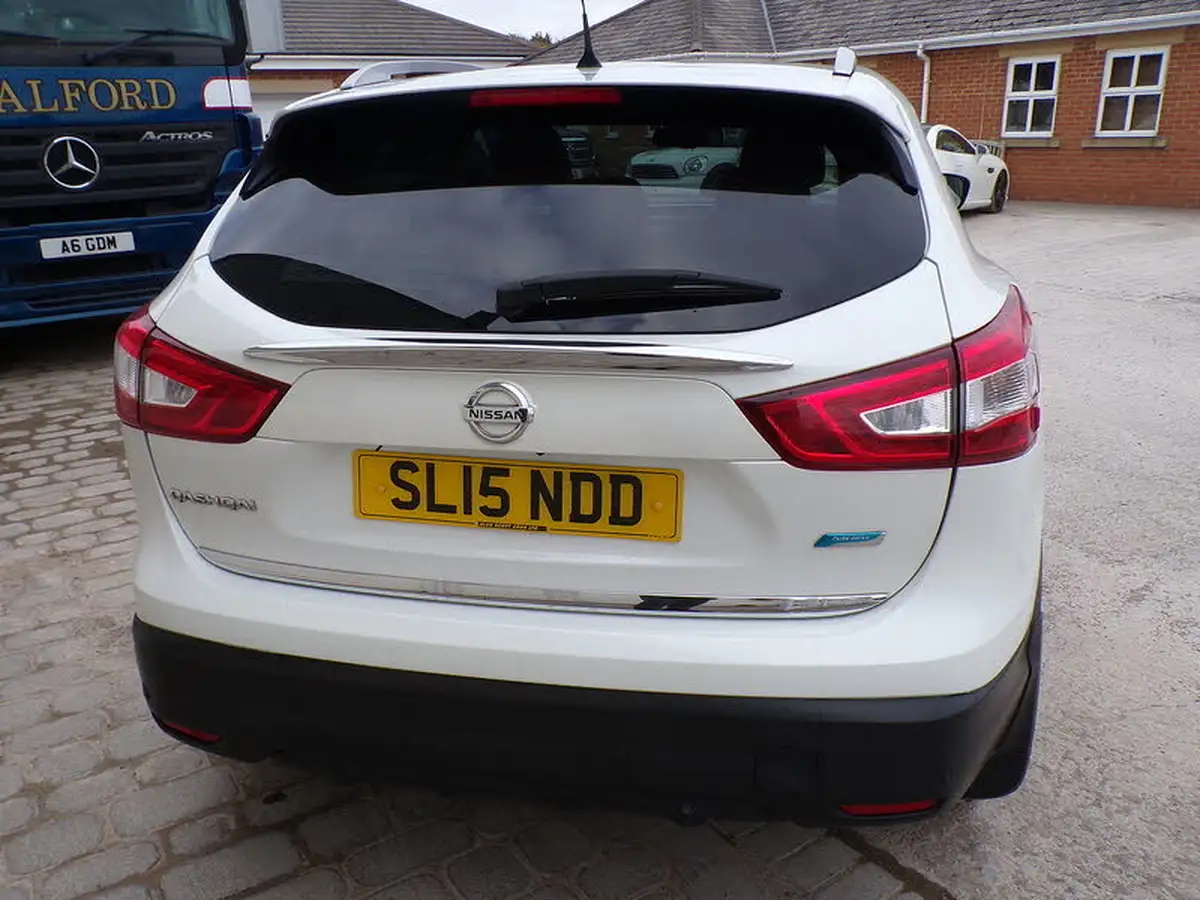 2015-nissan-qashqai-15dci-tekna-big-6