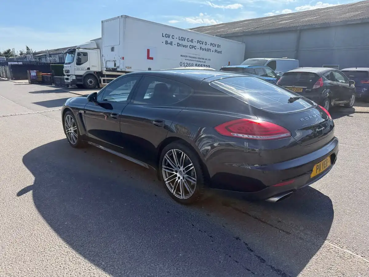 2014-porsche-panamera-30td-big-20