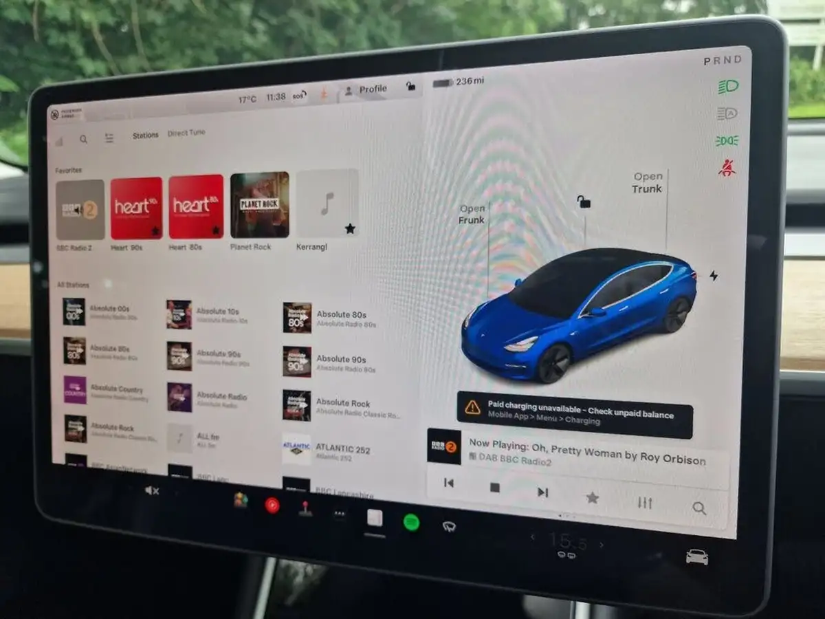 2020-tesla-model-3-e-long-range-big-25
