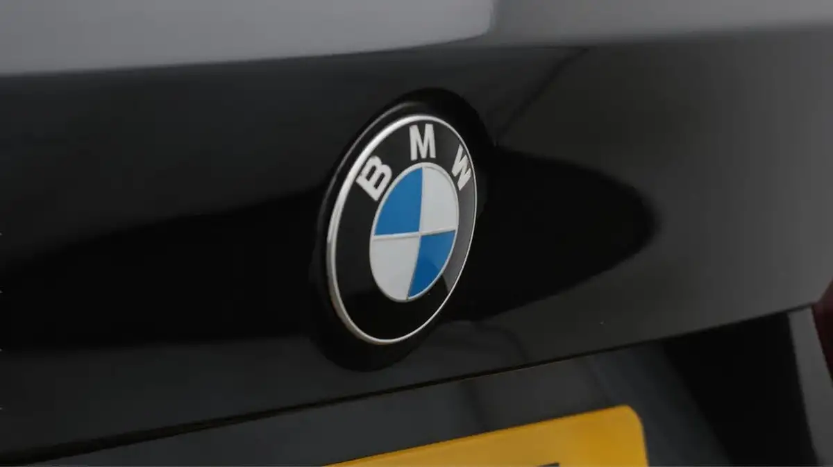 2021-bmw-x1-20-sdrive20i-xline-big-21