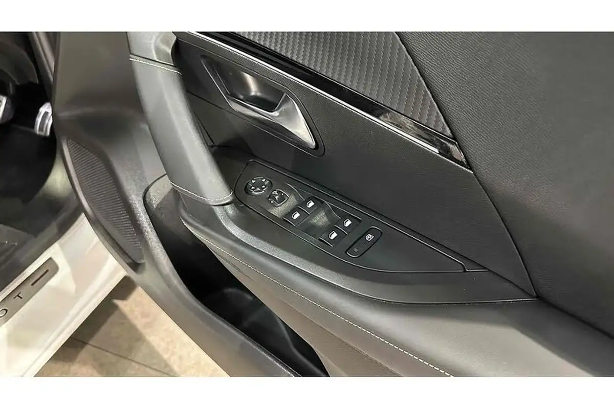2021-peugeot-2008-suv-e-gt-big-31