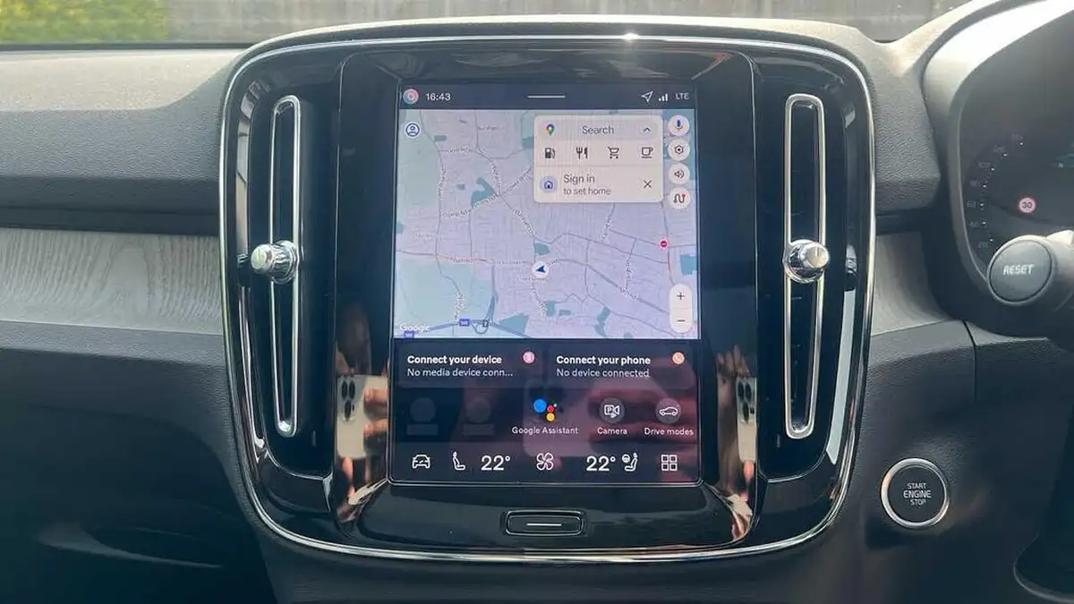 2025-volvo-xc40-20-b4-ultra-bright-big-13