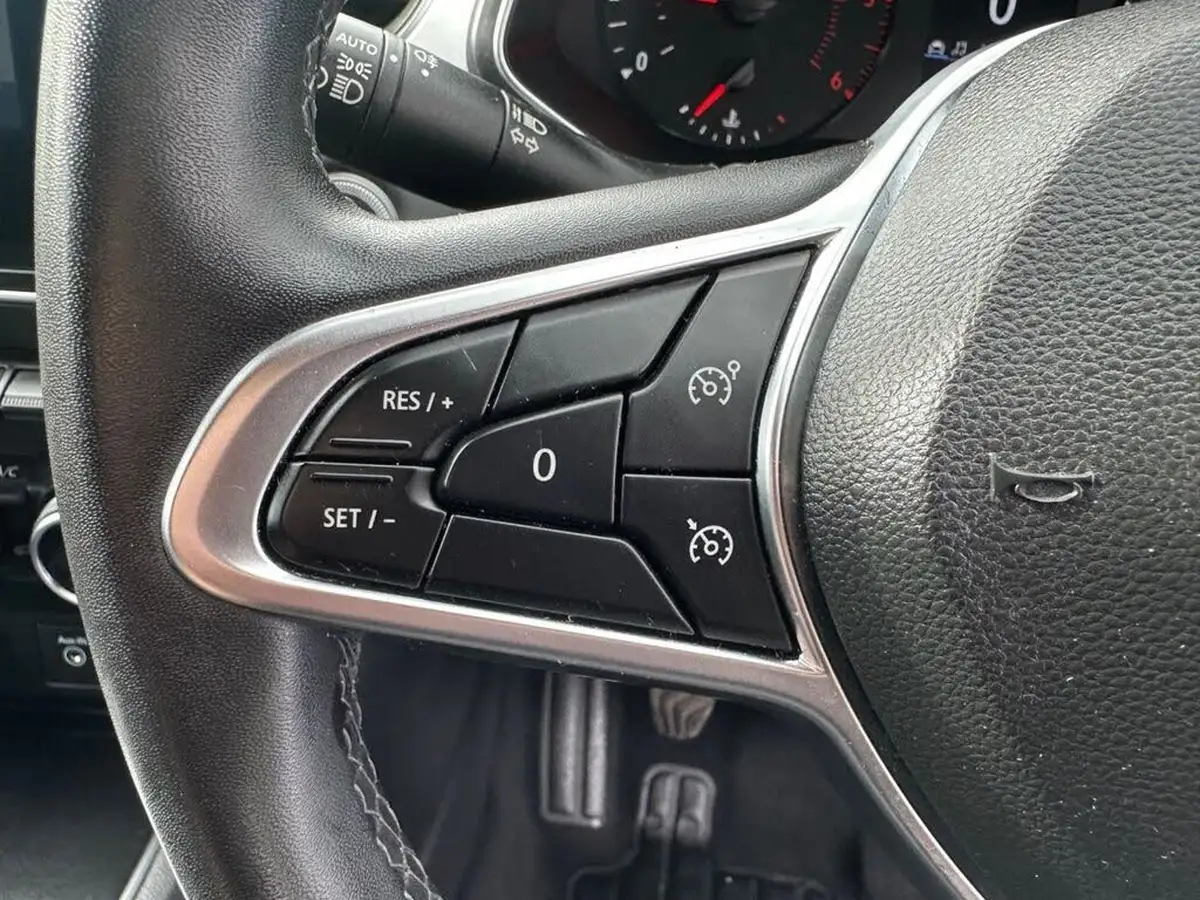 2020-renault-captur-15dci-iconic-95bhp-big-17
