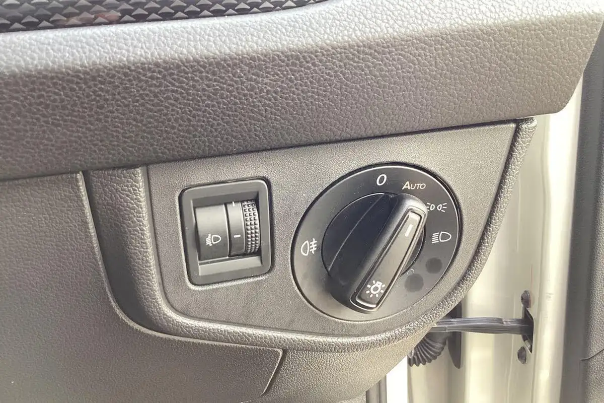 2024-volkswagen-polo-10-tsi-life-big-25