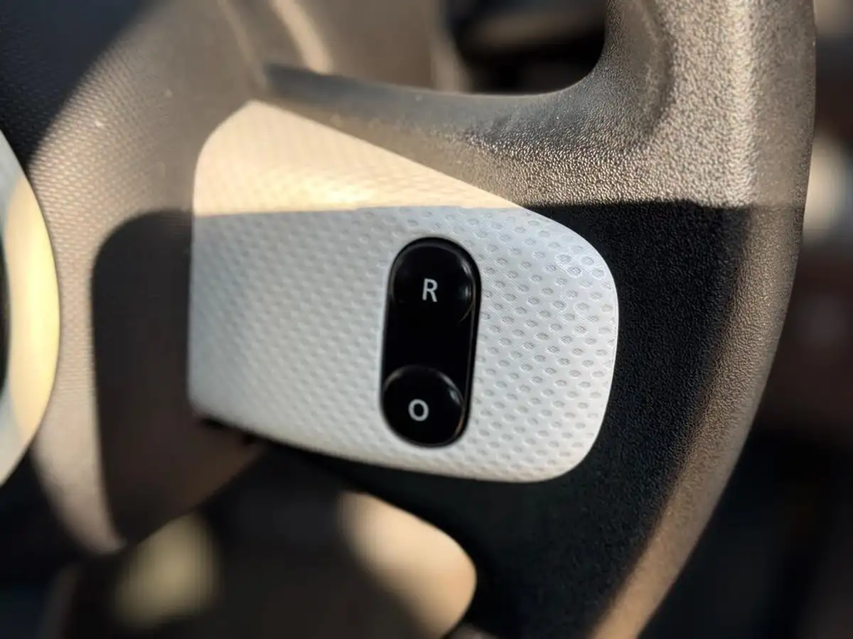 2015-renault-twingo-10-sce-play-big-38