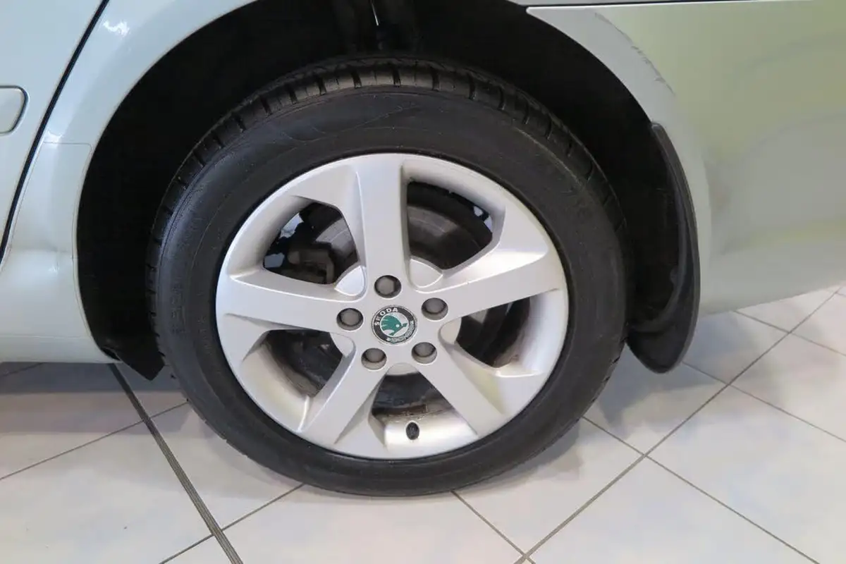 2012-skoda-octavia-14-se-124ps-estate-dsg-big-20