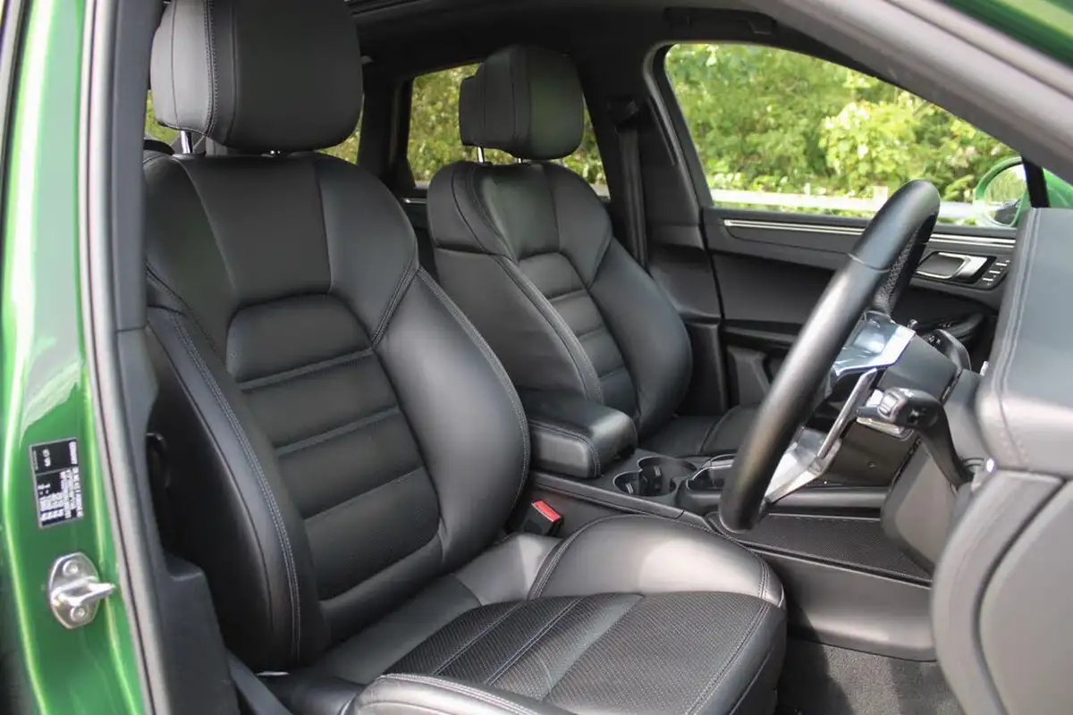 2018-porsche-macan-big-3