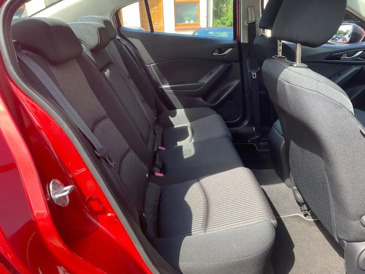 2014-mazda-mazda3-20-se-nav-fastback-4d-big-10
