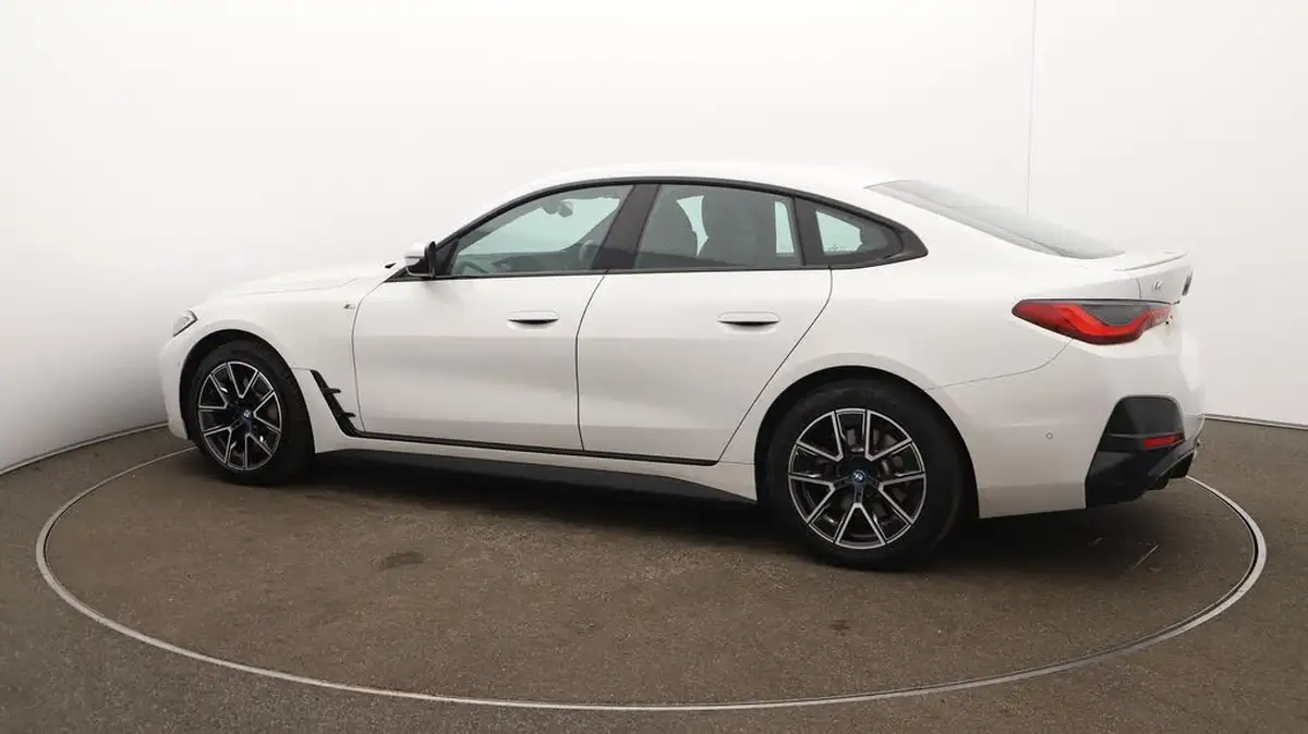 2022-bmw-i4-e-edrive40-m-sport-big-48