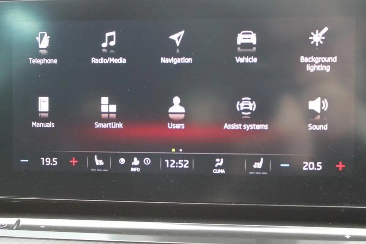 2021-skoda-octavia-20-tsi-vrs-estate-big-18