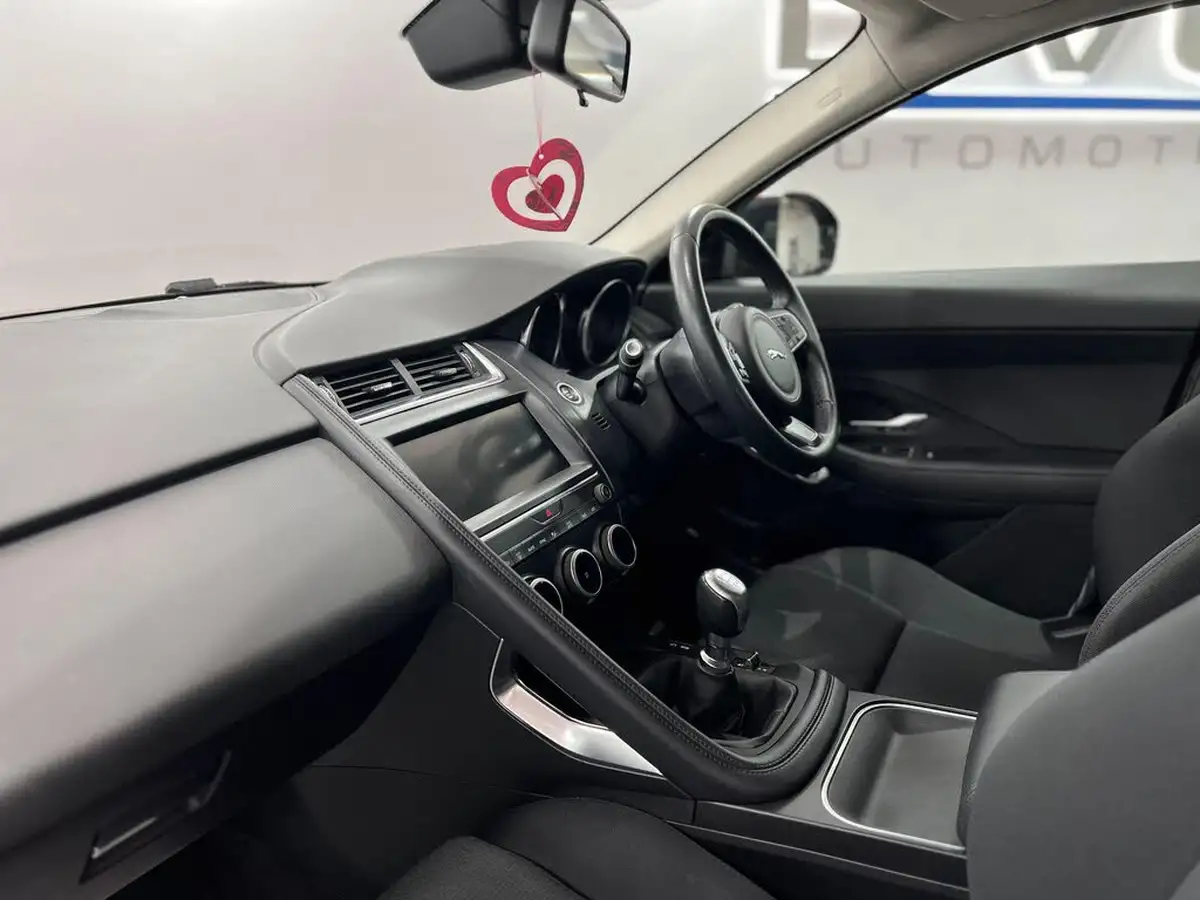 2018-jaguar-e-pace-20-i4d-150ps-ss-big-50