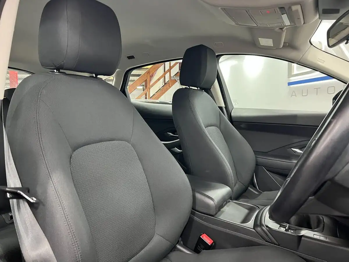 2018-jaguar-e-pace-20-i4d-150ps-ss-big-26