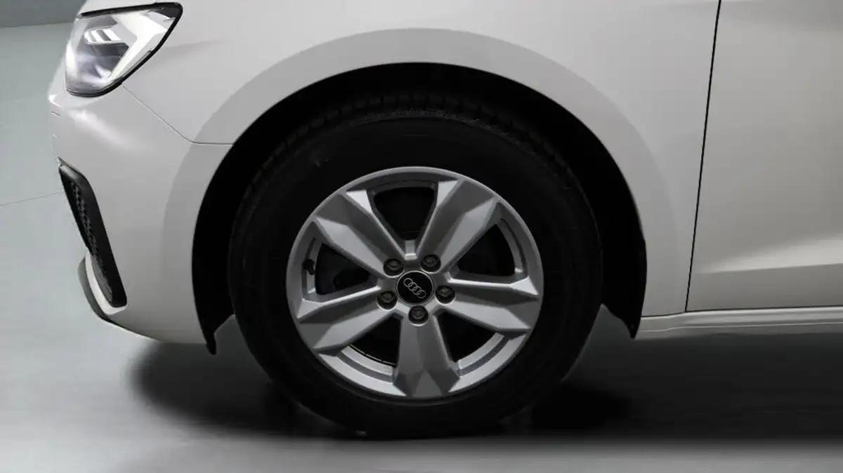 2021-audi-a1-10-30-tfsi-technik-110ps-big-18