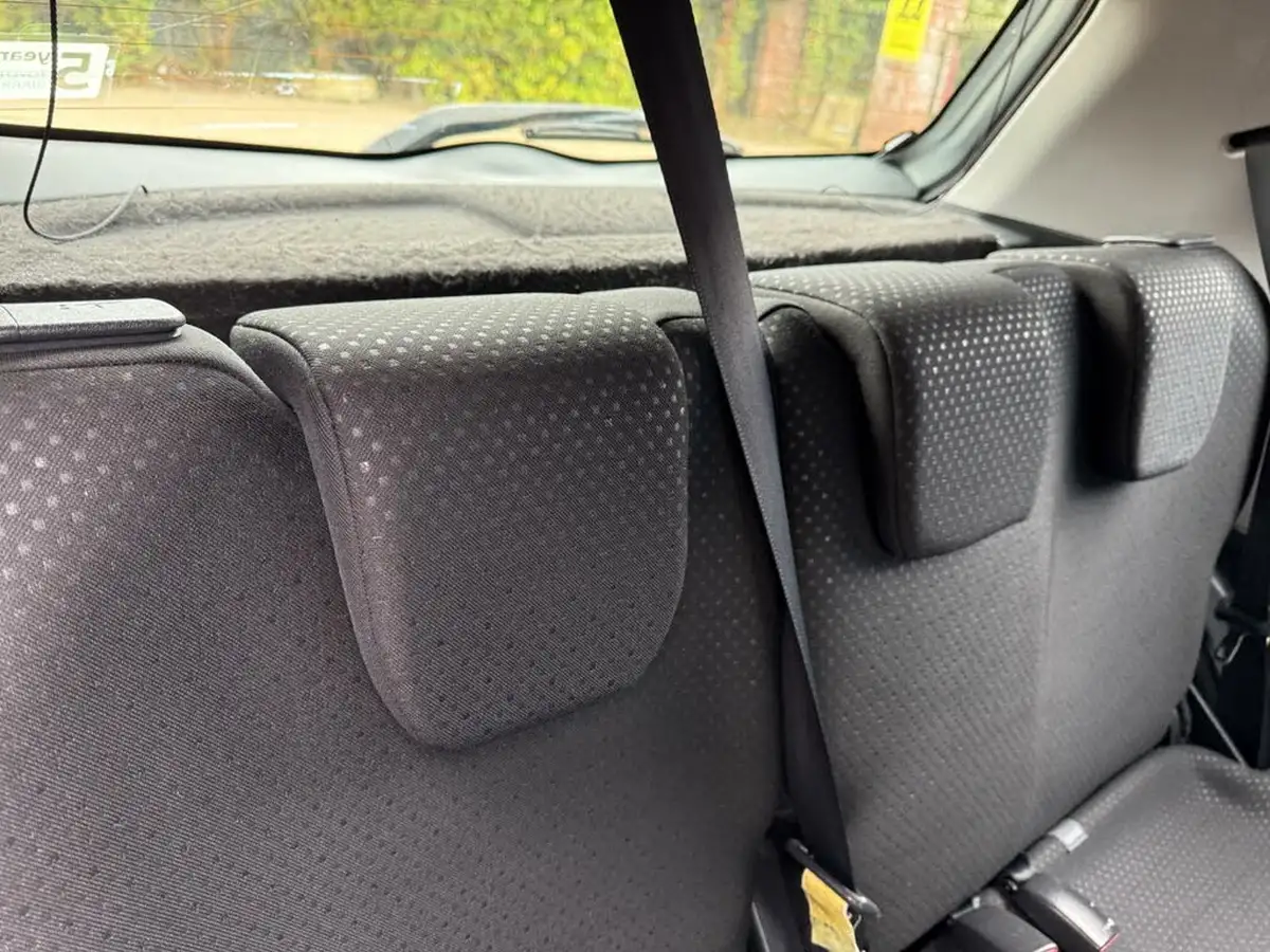 2011-toyota-yaris-133-tr-vvt-i-5d-mmt-big-36