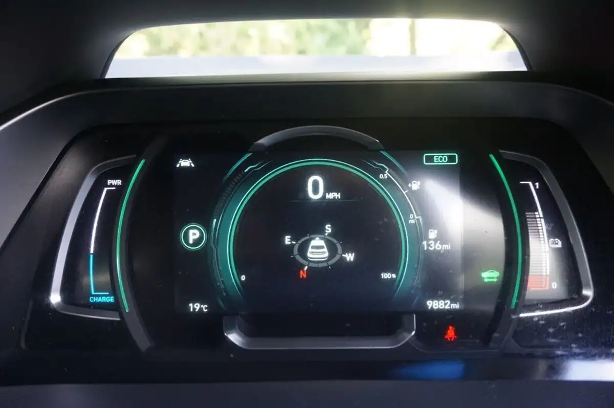 2022-hyundai-ioniq-e-premium-electric-big-13