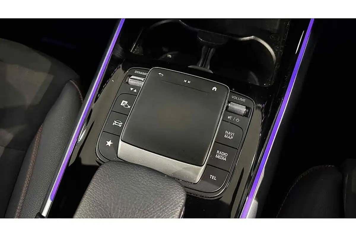 2021-mercedes-benz-eqa-e-eqa-250-amg-line-big-50
