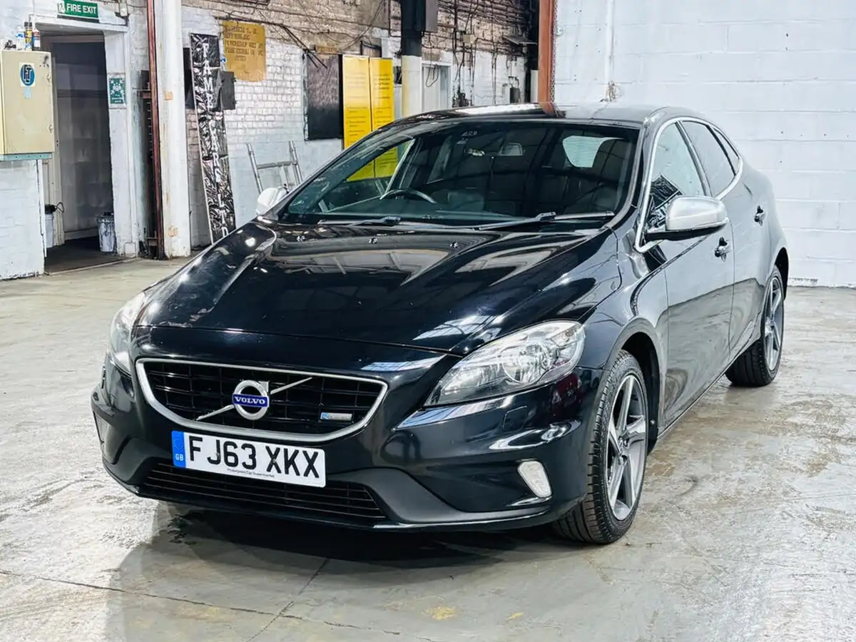 2013-volvo-v40-16td-d2-r-design-nav-big-3