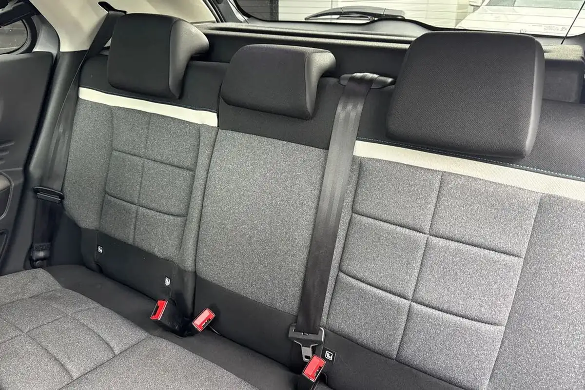 2018-citroen-c4-cactus-16bluehdi-flair-big-18