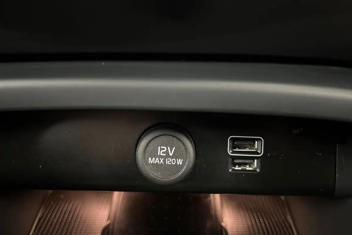 2022-volvo-xc40-15-t3-r-design-auto-big-31