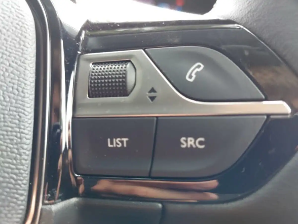 2024-peugeot-208-12-puretech-allure-big-16