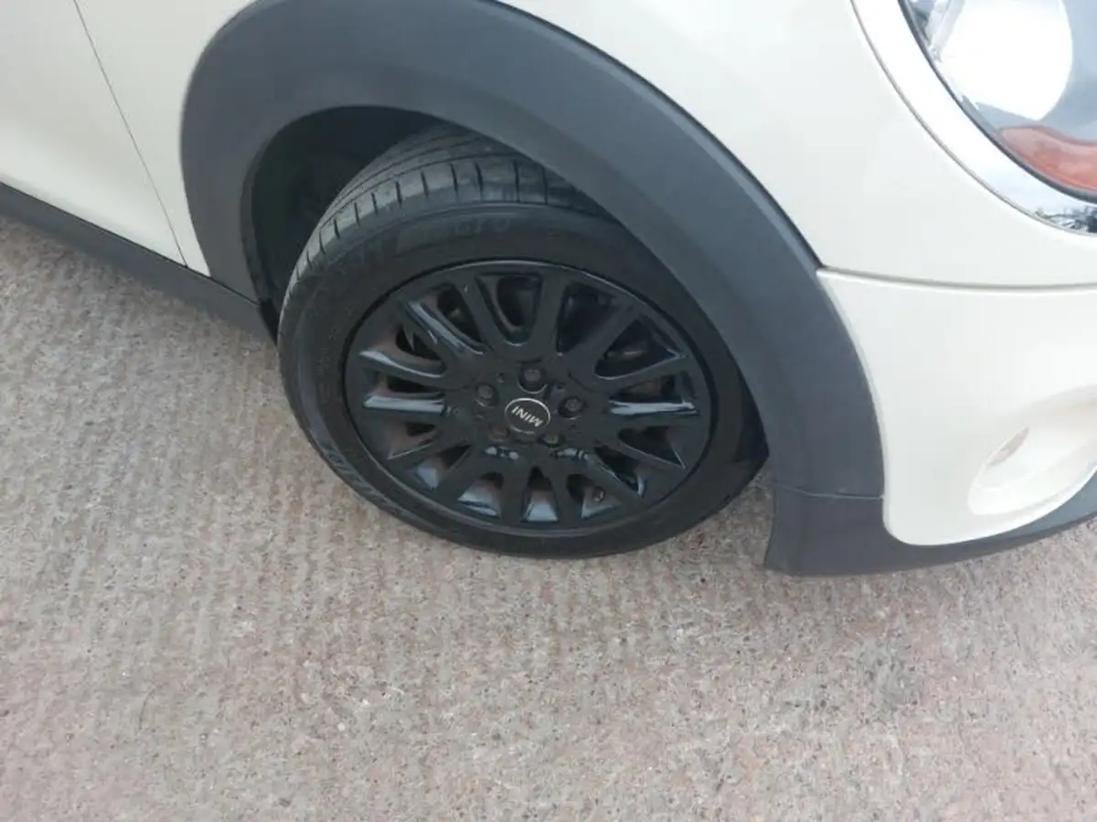 2015-mini-cooper-12-one-ss-5d-big-8