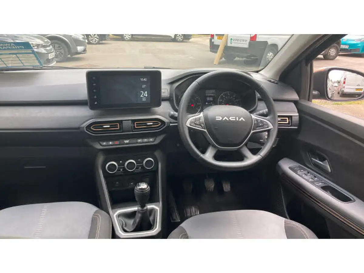 2024-dacia-sandero-stepway-10-tce-extreme-90bhp-big-9