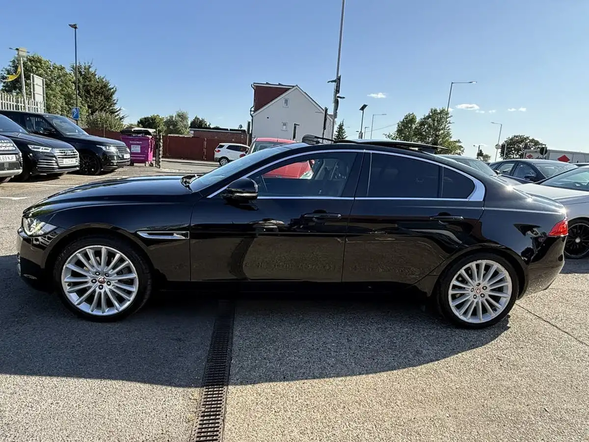 2017-jaguar-xe-20d-portfolio-180ps-awd-1999cc-auto-big-7