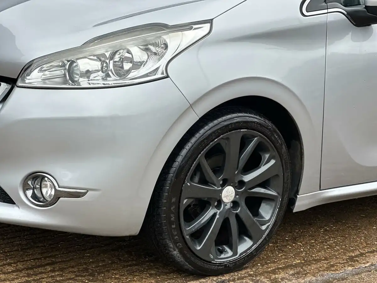 2012-peugeot-208-16-feline-vti-120bhp-5d-big-19