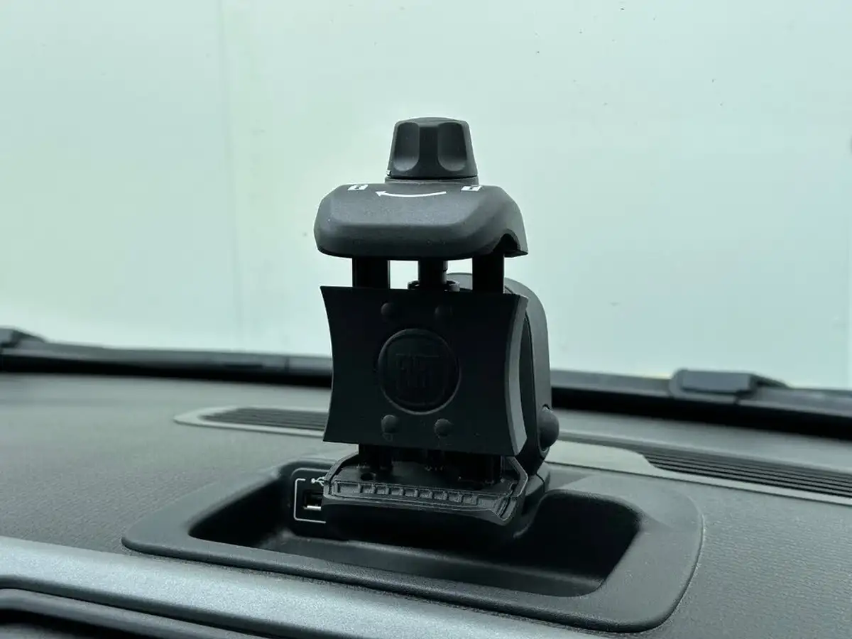 2019-fiat-panda-09-waze-4x4-big-18
